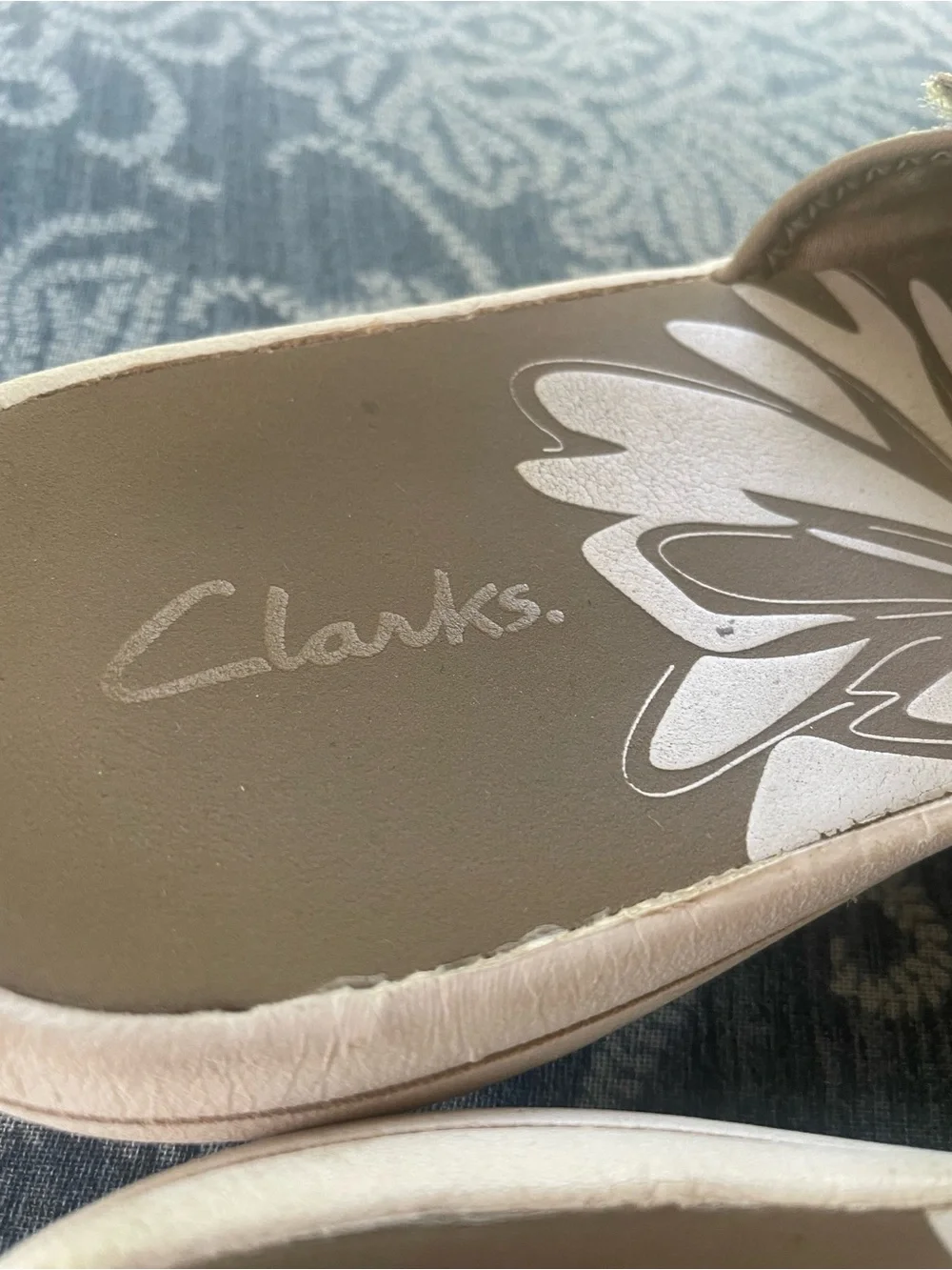 Clarks comfortable thong